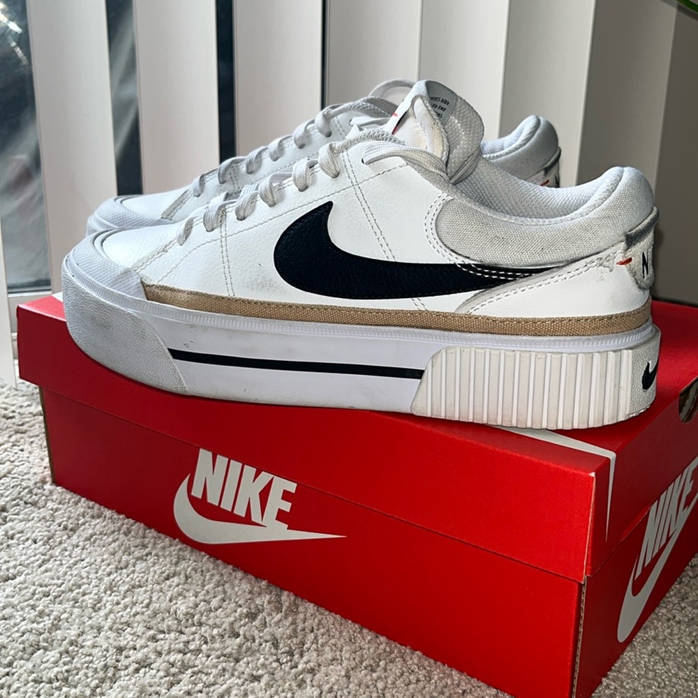 Nike Women’s Court Legacy Lift Size 8